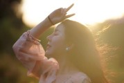 老公出轨后妻子的冷处理方式（如何应对伴侣的背叛？）