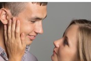 女人何时最容易发生婚外情？（探究婚姻中女性的情感需求和精神变化）