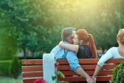 老公出轨，妻子如何挽回婚姻家庭？（拯救婚姻的秘诀和技巧，让爱重燃）