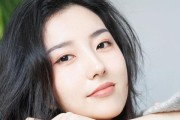 女人提升气质魅力的秘密（从穿着到言谈，女人如何在生活中变得更加优雅和自信）