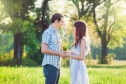 如何在约会上聊出真感情（掌握5个技巧让你更加真实自然）