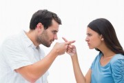 夫妻不和想离婚该如何应对？（解决夫妻不和的问题，维护婚姻关系，婚姻危机）
