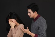 如何应对丈夫出轨（调整心态，重建家庭）