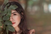 挽回女友的失望离开，重建爱情关系（如何让女友重新信任你，重燃爱情的火焰）