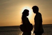 男友发现隐瞒婚史，要分手了怎么办？（分手挽回必看方法，揭秘隐瞒婚史的正确处理方式）