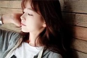 如何用得体的开场白与女生打招呼（比“在吗”强十倍，让你轻松搭讪女生的实用技巧）