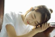 如何挽回被女方退婚的男方？（分手原因分析、改变自己、重新赢得她的心、重建信任、守住幸福）