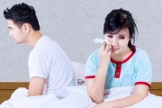 如何正确应对妻子出轨？（掌握正确的情绪管理技巧，维护家庭和谐。）