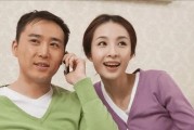老公暧昧如何发现？（掌握这些技巧，轻松捉奸在床！）