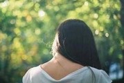 如何调整过度在意男友的女生心态？（化解内心焦虑，建立健康关系）