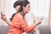 如何挽回老公的出轨？（痛苦中复苏，重建幸福家庭）