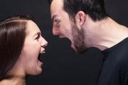 夫妻吵架如何快速和解（夫妻关系、沟通技巧、情感理解）